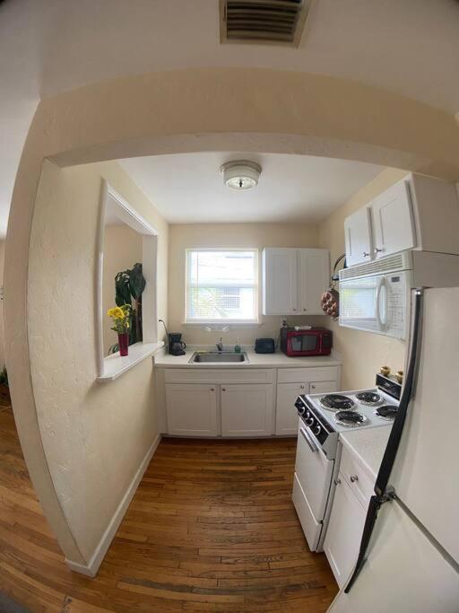 Private One-Bedroom 6 -Directly Across From Beach セント・ピート・ビーチ エクステリア 写真